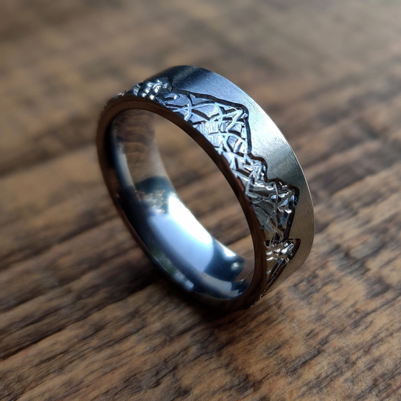 The Rocky Top | Mountain Range Wedding Ring | Thorum