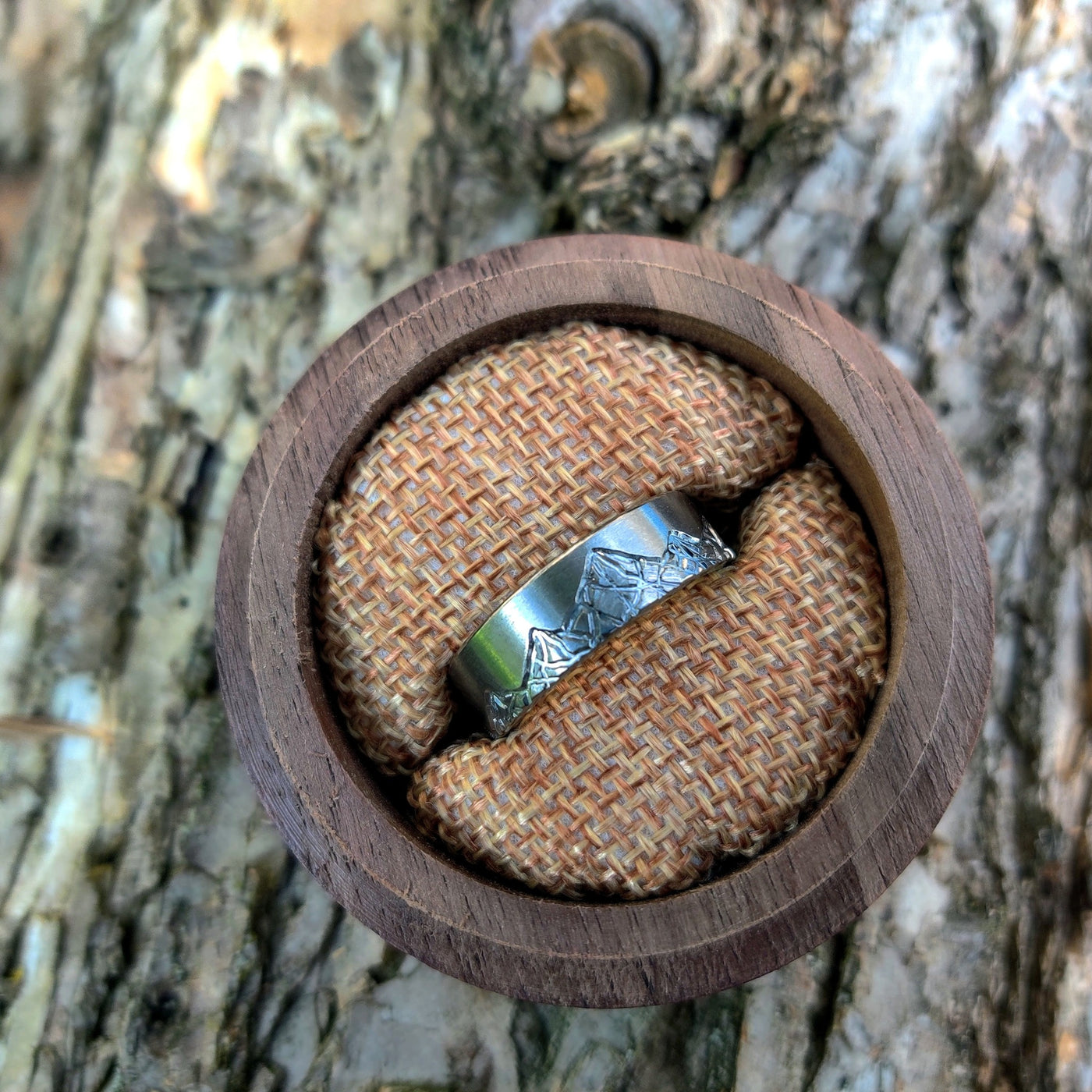 The Rocky Top | Mountain Range Wedding Ring | Thorum