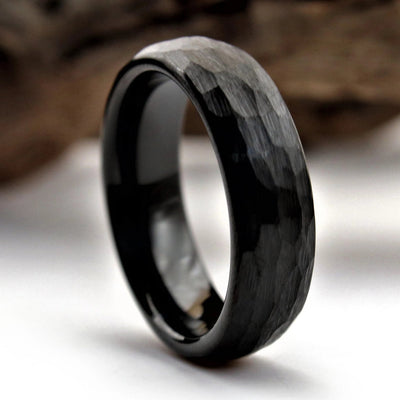 The Saga 6mm | Hammered Black Men's Ring | Thorum