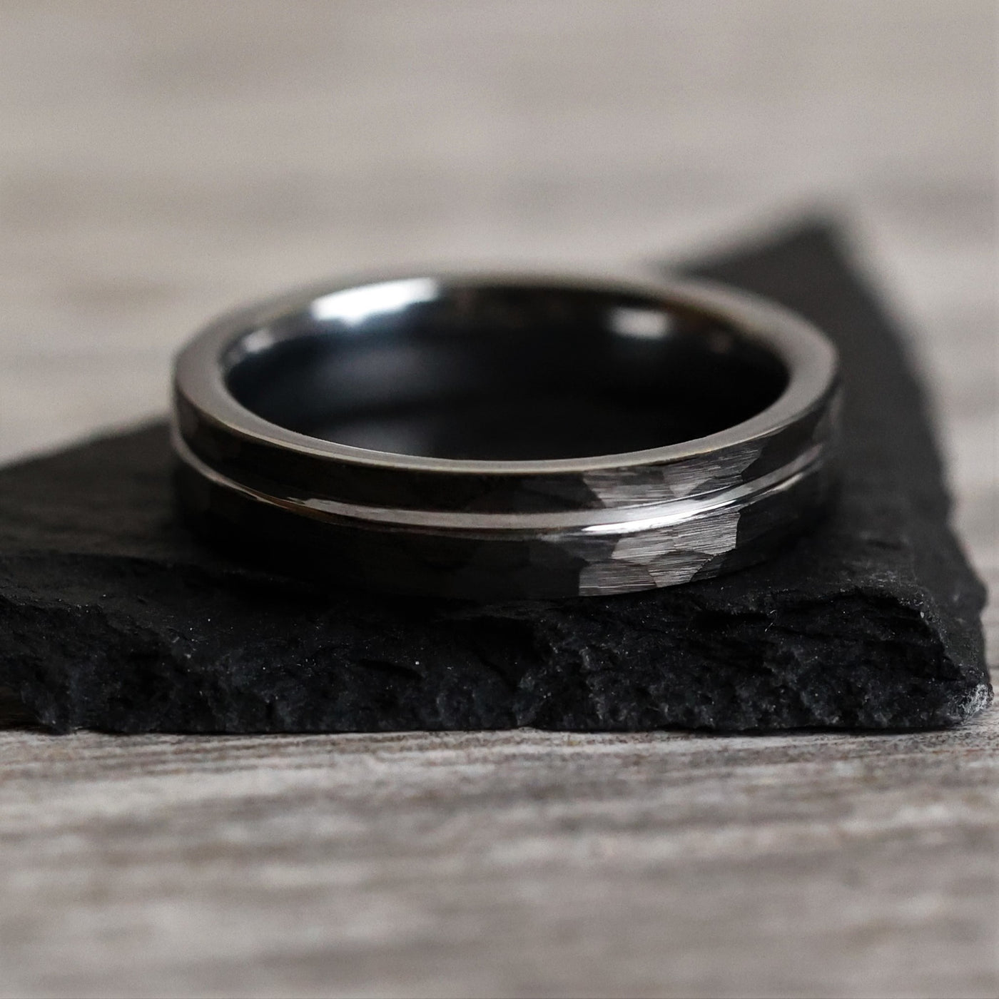 The Warrior 4mm | Hammered Ring | Thorum